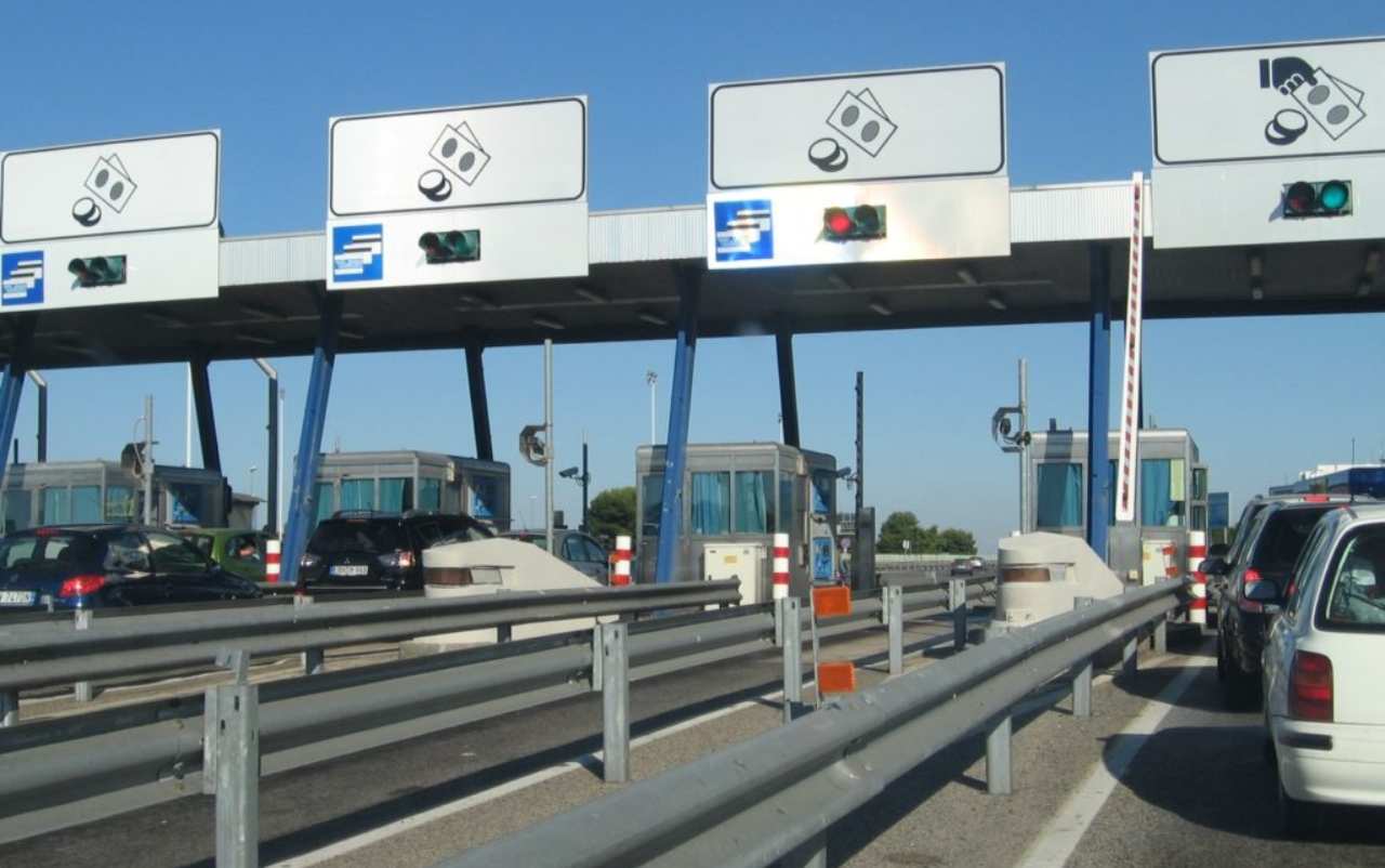 UFFICIALE AUTOSTRADE, addio pedaggio al casello: basta una connessione a internet | Arrivi e si alza la sbarra