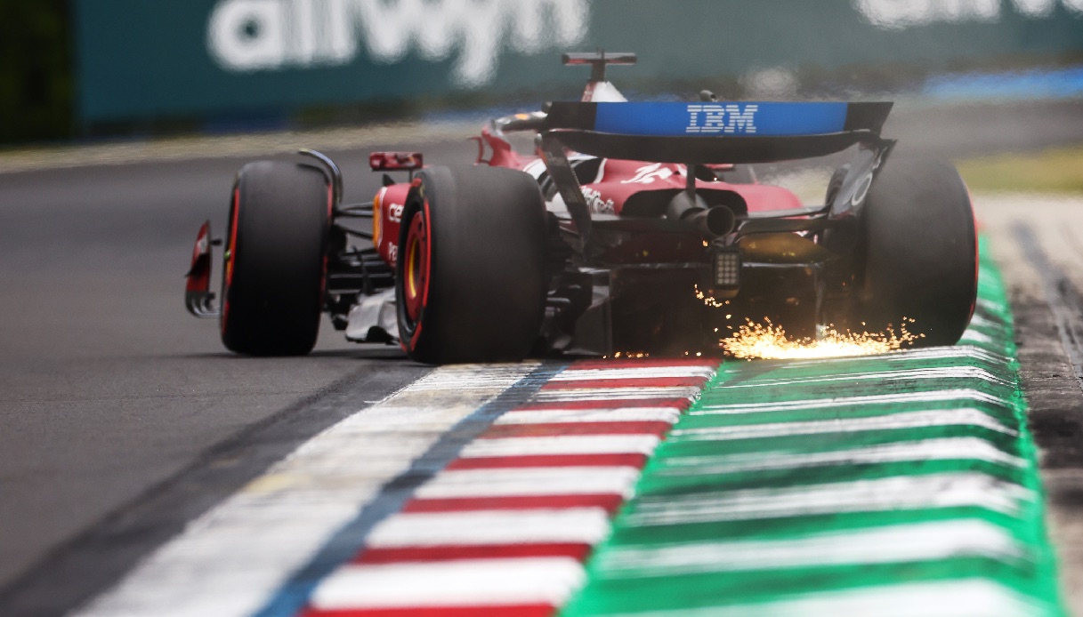 Leclerc fantasmagorico in pole con la Ferrari