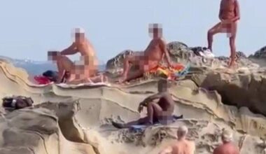 Sesso in pubblico sugli scogli a Livorno, il commento con più like (oltre 400): «Io ho 67 anni e...»