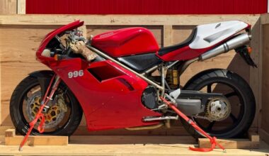 Ducati 996 del 1999, ancora nell'imballo originale: venduta a 63mila euro