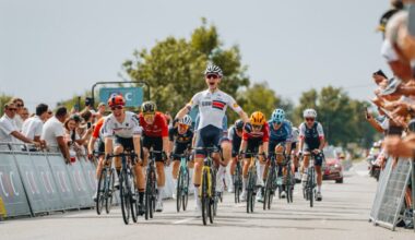 Tour de l'Avenir 2025, la fuga anticipa il gruppo: vittoria del britannico Elliot Rowe, 8° Filippo Turconi - Maxime Decomble nuovo leader