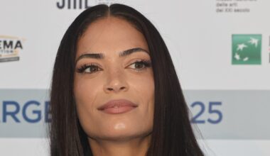 Elodie in vacanza smentisce le voci di crisi con Iannone, e si gode l'estate