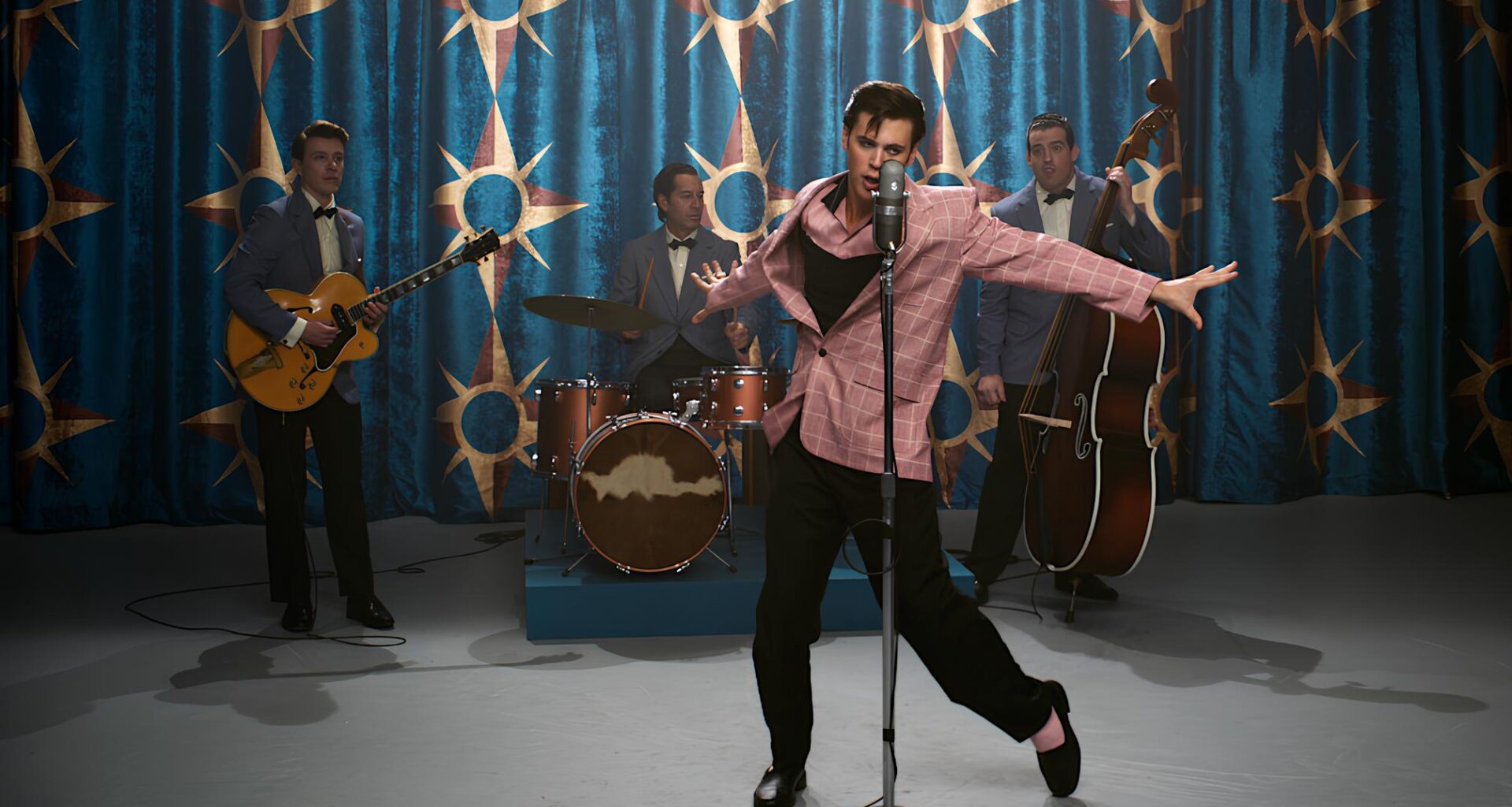 Ascolti TV | Lunedì 25 Agosto 2025. Elvis (13.6%) meglio di Carosone (10.4%), ottimo Chicago P.D. (8.1%)