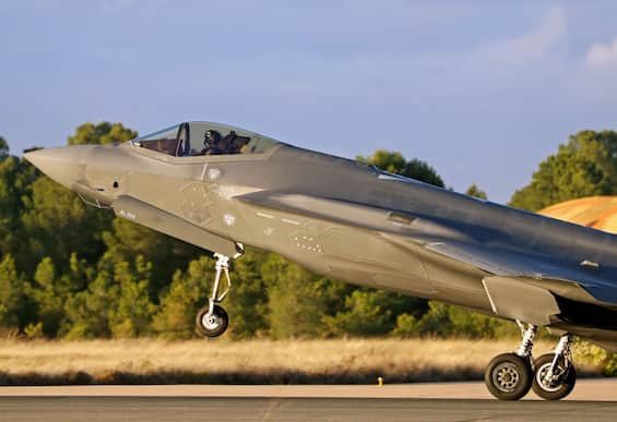 F-35 italiani intercettano jet russi nello spazio aereo Nato in Estonia: cosa sappiamo