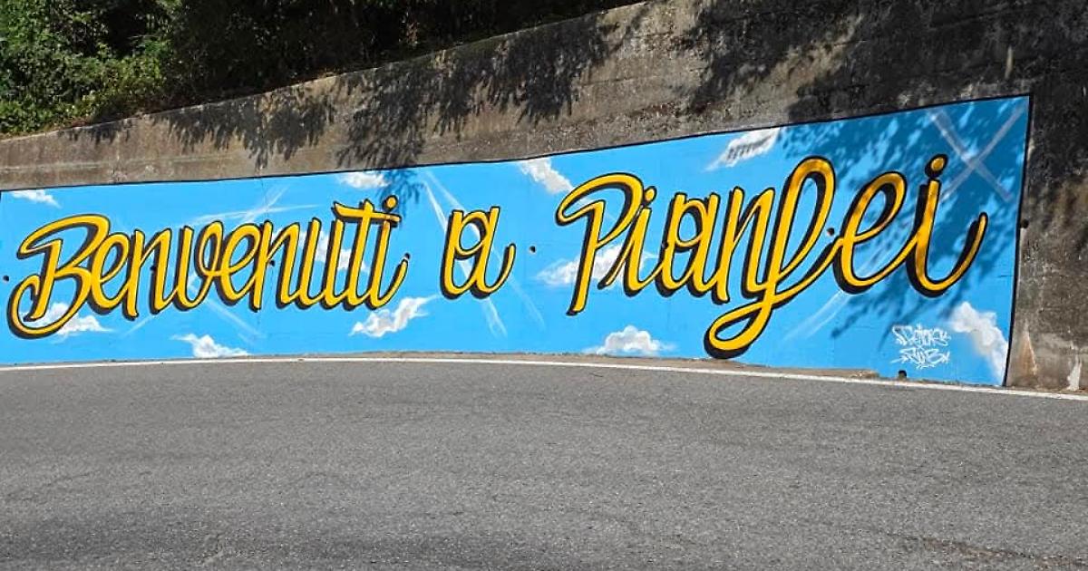 Un murales dá il benvenuto alla Vuelta... E al paese!