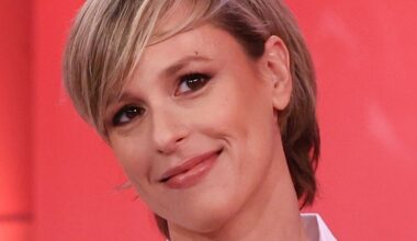 Federica Pellegrini dolcissima in acqua con la figlia Matilde: “Una pinnata alla volta”