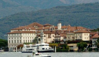 Taglia la vegetazione e la getta nel lago: denunciato
