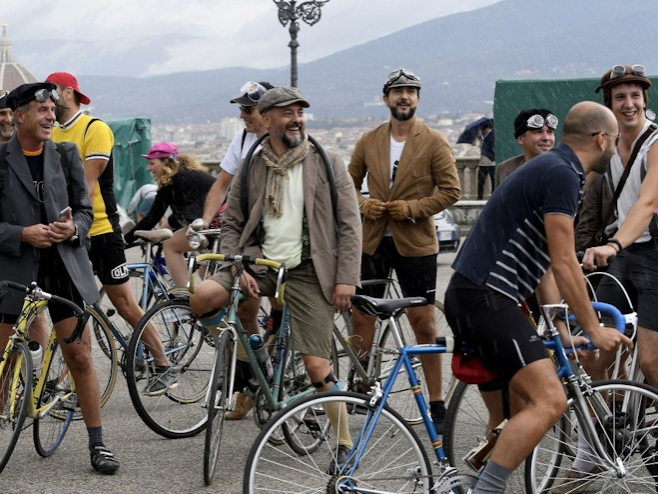 in bici come nel film di Fantozzi