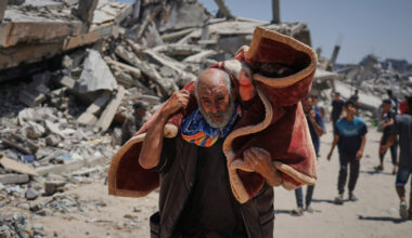Gaza, l'esercito israeliano approva il piano per la nuova offensiva. Altri raid sulla Striscia: "39 palestinesi uccisi dall'alba"