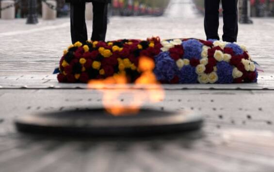 Parigi, si accende una sigaretta con la fiamma sulla tomba del Milite Ignoto, arrestato