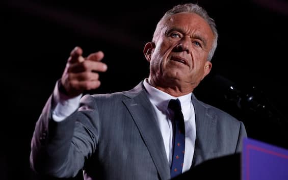 Vaccini mRna, Robert Kennedy Jr annuncia stop ai finanziamenti negli Usa