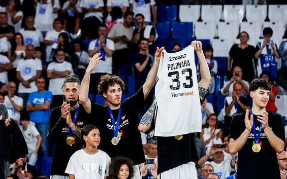 Virtus Bologna vince lo scudetto, la dedica dei campioni d'Italia ad Achille Polonara