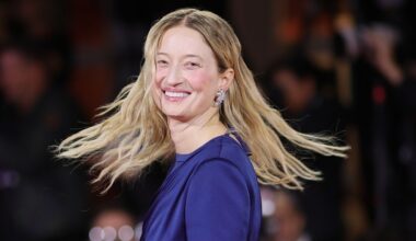 Alba Rohrwacher al Festival di Venezia 2025 è una Dama in abito pannier: è il primo haute couture Dior by JW Anderson