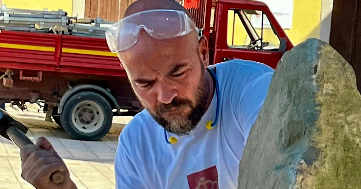 Gubbio, il Simposio di scultura prende vita dalle mani degli artigiani artisti