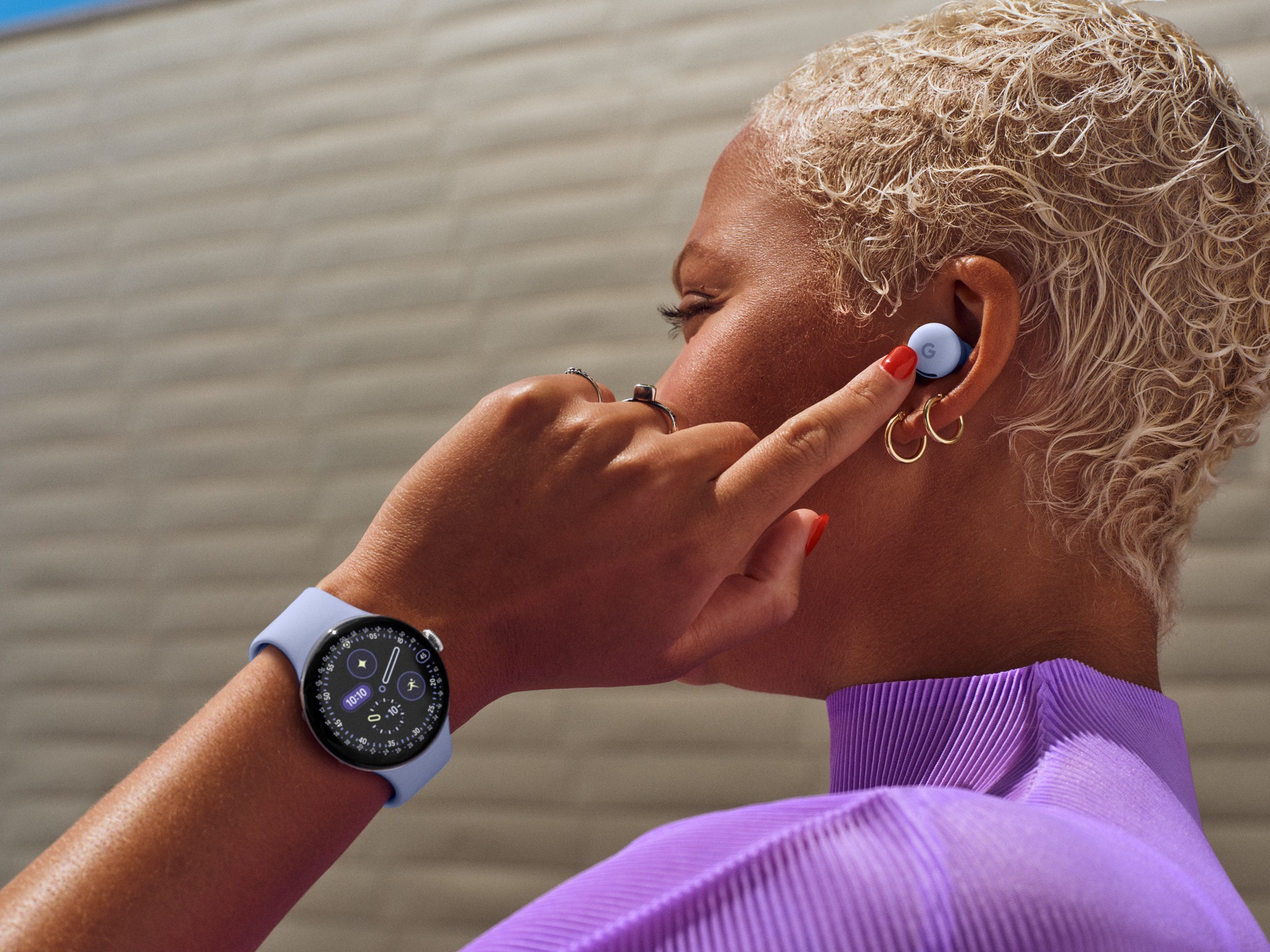 Google Pixel Watch 4 - Lifestyle uff