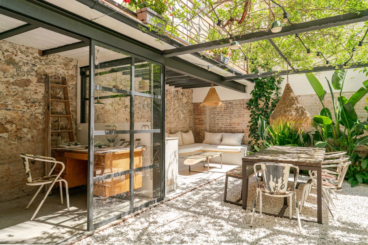 Un giardino segreto nel quartiere di Sarrià: la poesia urbana di Coblonal  