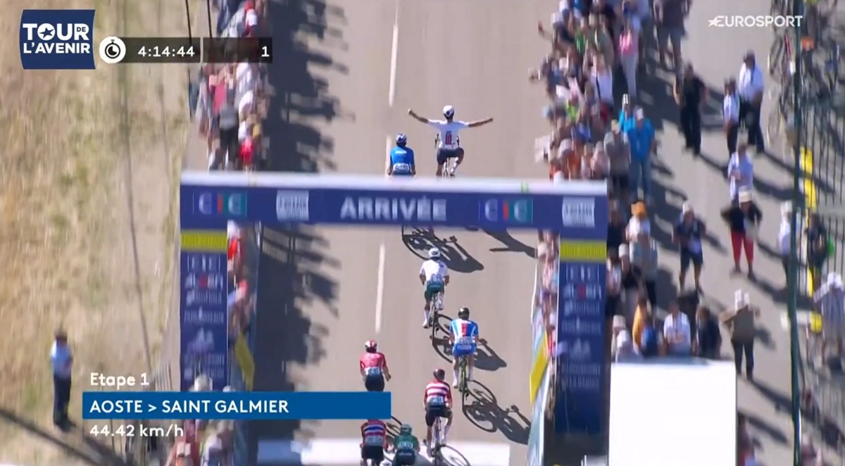 Tour de l'Avenir 2025, Noah Hobbs brucia Davide Donati allo sprint