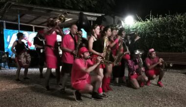 Pink It Black, la fanfara francese ha colorato di rosa e nero il Crc Antella (video e fotogallery)