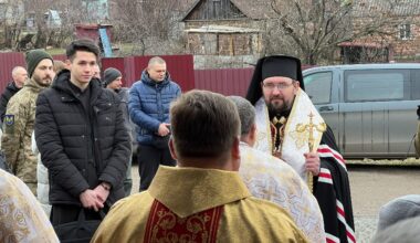 Il vescovo greco-cattolico di Donetsk, Maksym Ryabukha, all'apertura della porta giubilare a Kramatorsk