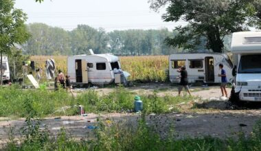 Campi rom, come funzionano in Italia: costi, servizi e regole negli insediamenti autorizzati