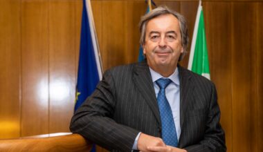 "Do un consiglio a chi farnetica di effetti collaterali dei vaccini, quando andate dal dentista non fatevi fare l'anestesia. Qualcosa di antiscientifico? Credo che sentire l'oroscopo porti male...": parla Burioni