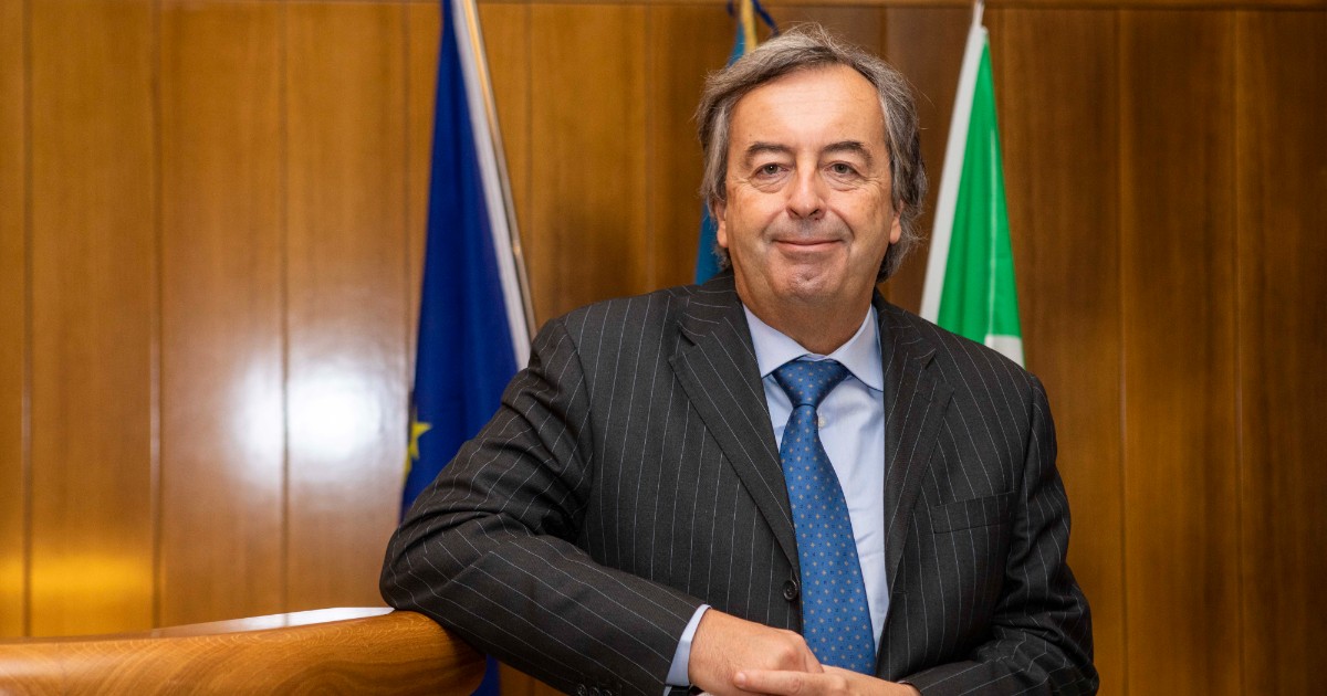 "Do un consiglio a chi farnetica di effetti collaterali dei vaccini, quando andate dal dentista non fatevi fare l'anestesia. Qualcosa di antiscientifico? Credo che sentire l'oroscopo porti male...": parla Burioni