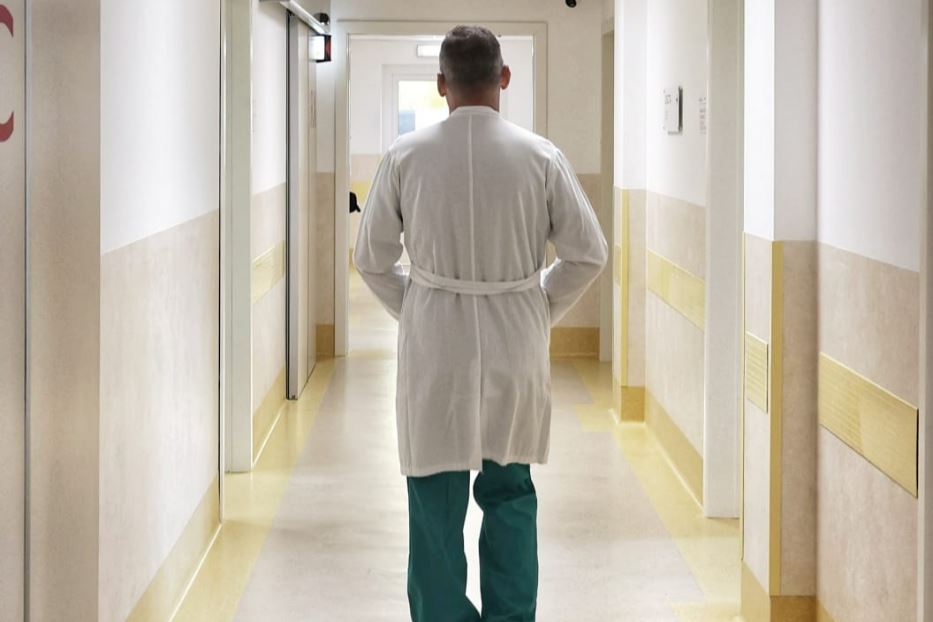 Medici, cos'è lo "scudo penale" e perché è stato ancora rimandato