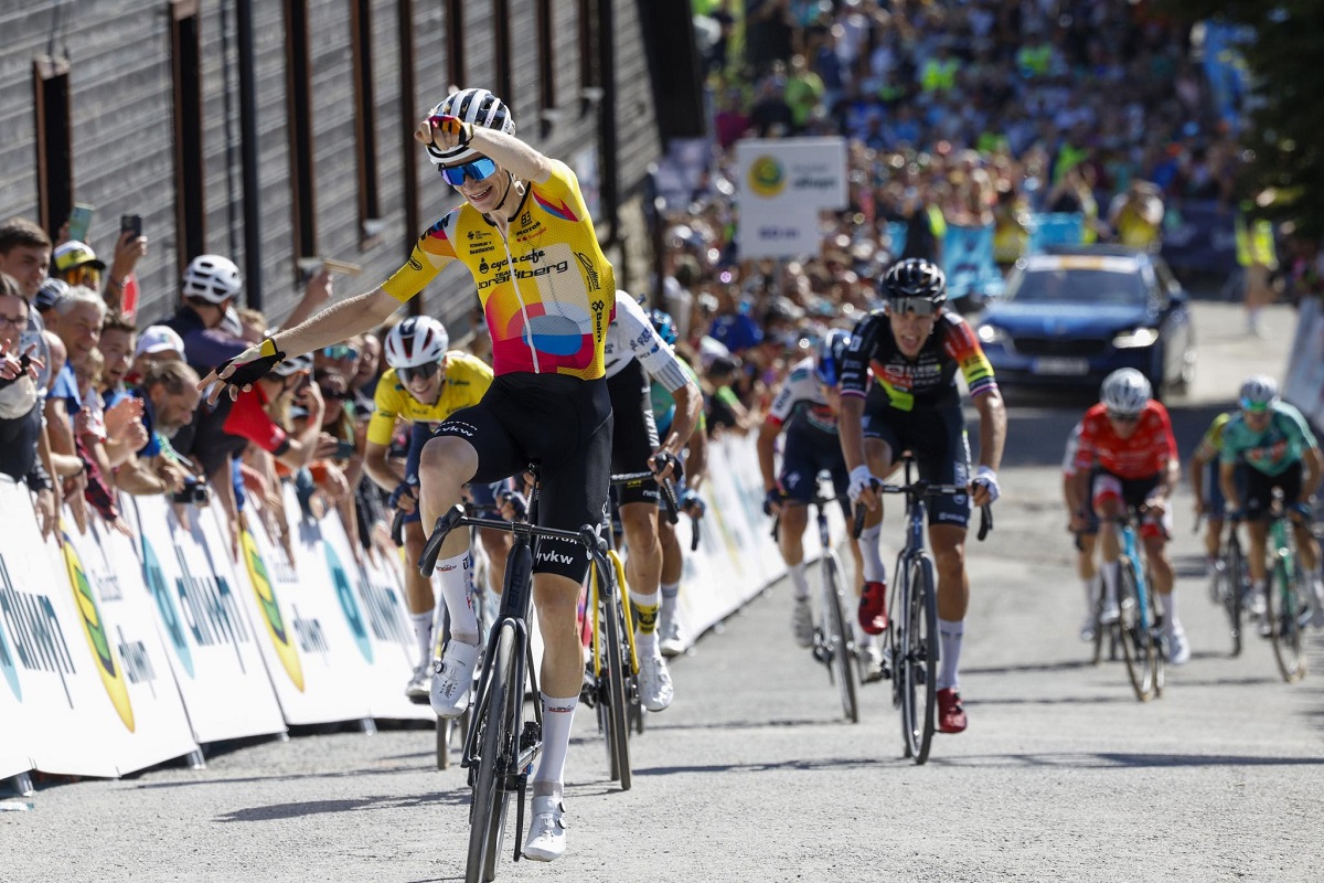 Czech Tour 2025, Jannis Peter beffa Cian Uijtdebroeks in rimonta! Junior Lecerf (3°) vince la generale, 3° posto finale per Alessandro Fancellu