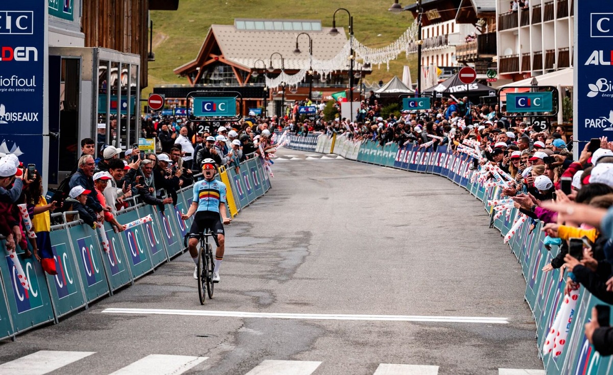 Tour de l'Avenir 2025, Jarno Widar si impone a Tignes - 5° Lorenzo Finn, Maxime Decomble resta leader