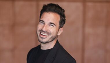 Javier Castillo: «Ho lasciato tutto per scrivere e stare con i miei figli. Le storie di bambini scomparsi mi ossessionano come padre, nei miei thriller la realtà è più dura della finzione»