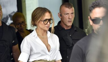 Jennifer Lopez con la gonna maxi “a corsetto” di Dior reinterpreta il New Look in chiave contemporanea