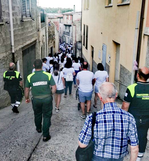 Salute femminile, successo a Illorai della passeggiata in "rosa" a sostegno di Komen Italia 2 Komen Illorai 3