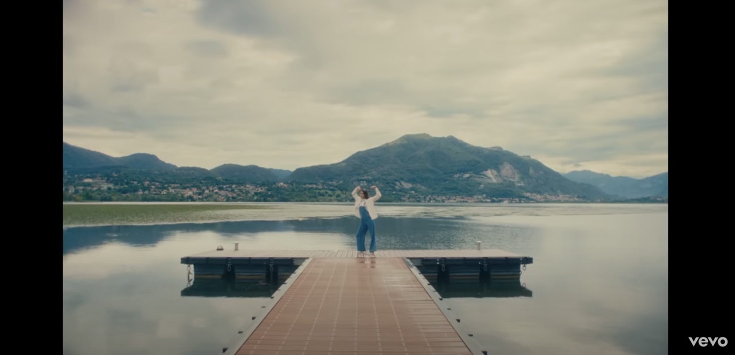 Lago_videoclip2.jpg (121 KB)