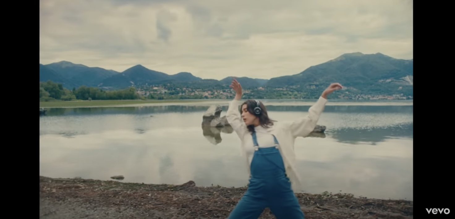 Lago_videoclip4.jpg (137 KB)