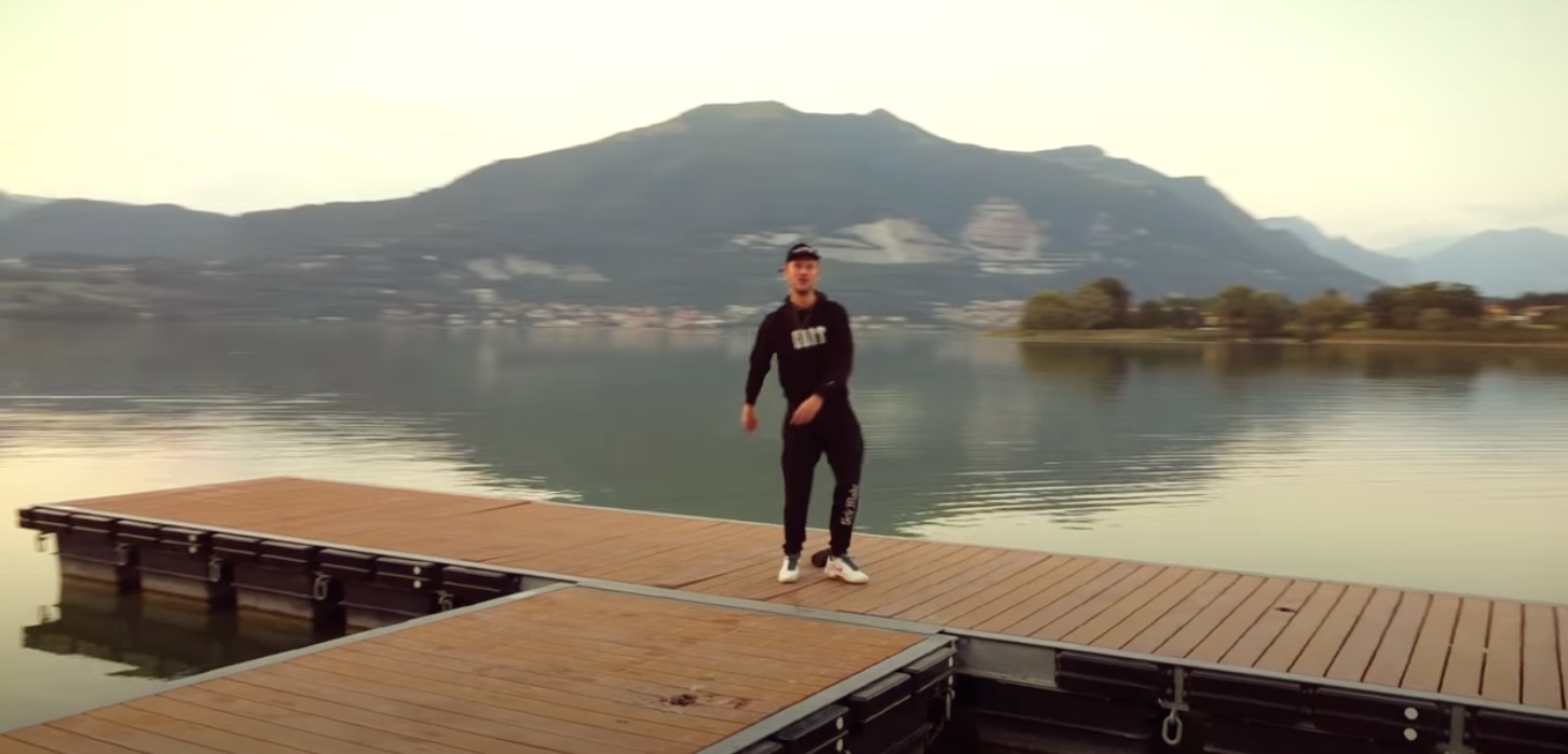 Lago_videoclip6.jpg (151 KB)