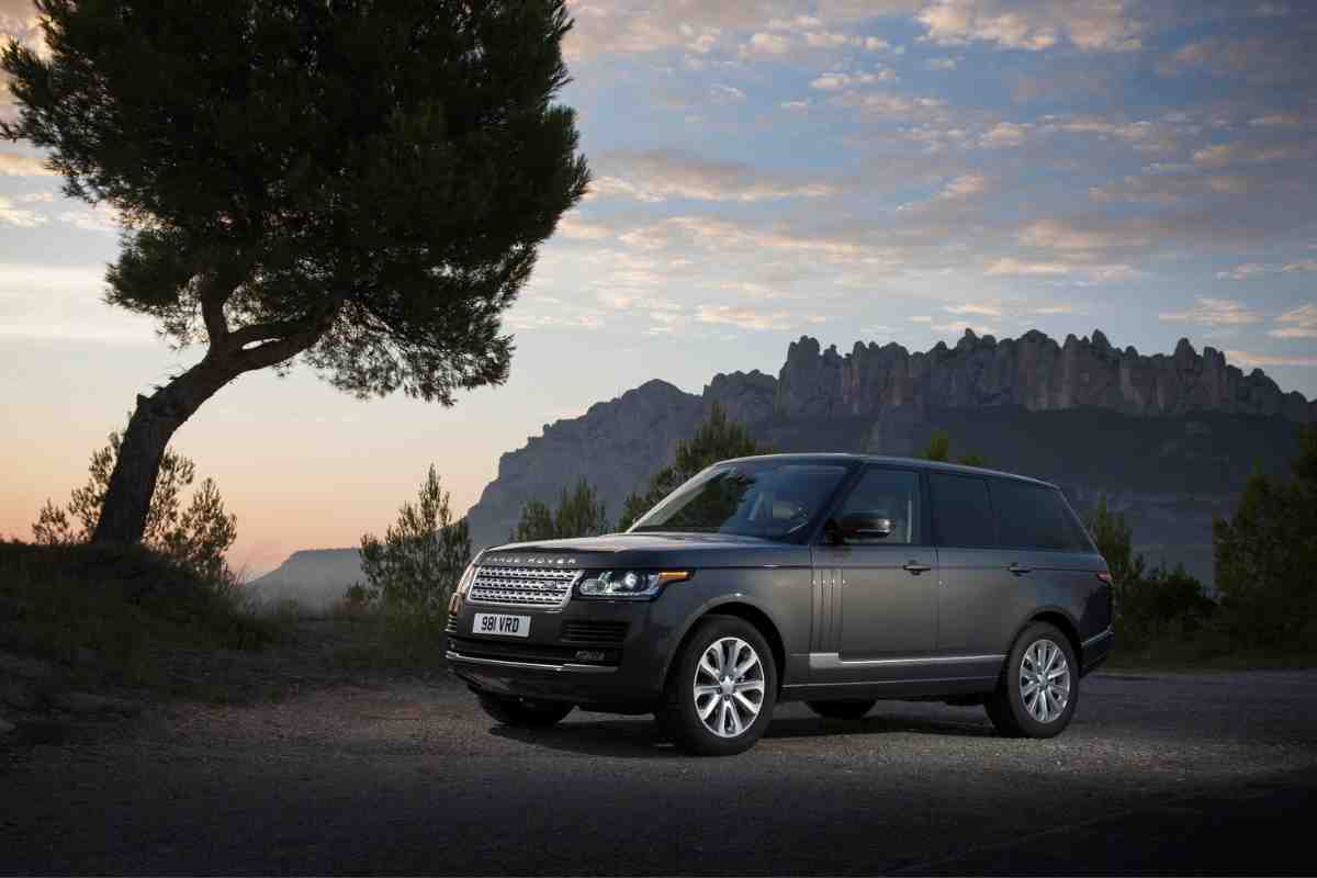 Land Rover nei guai