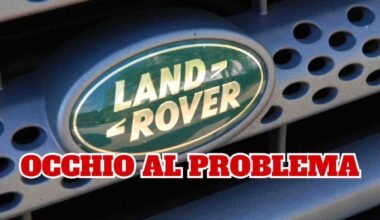 Land Rover nei guai