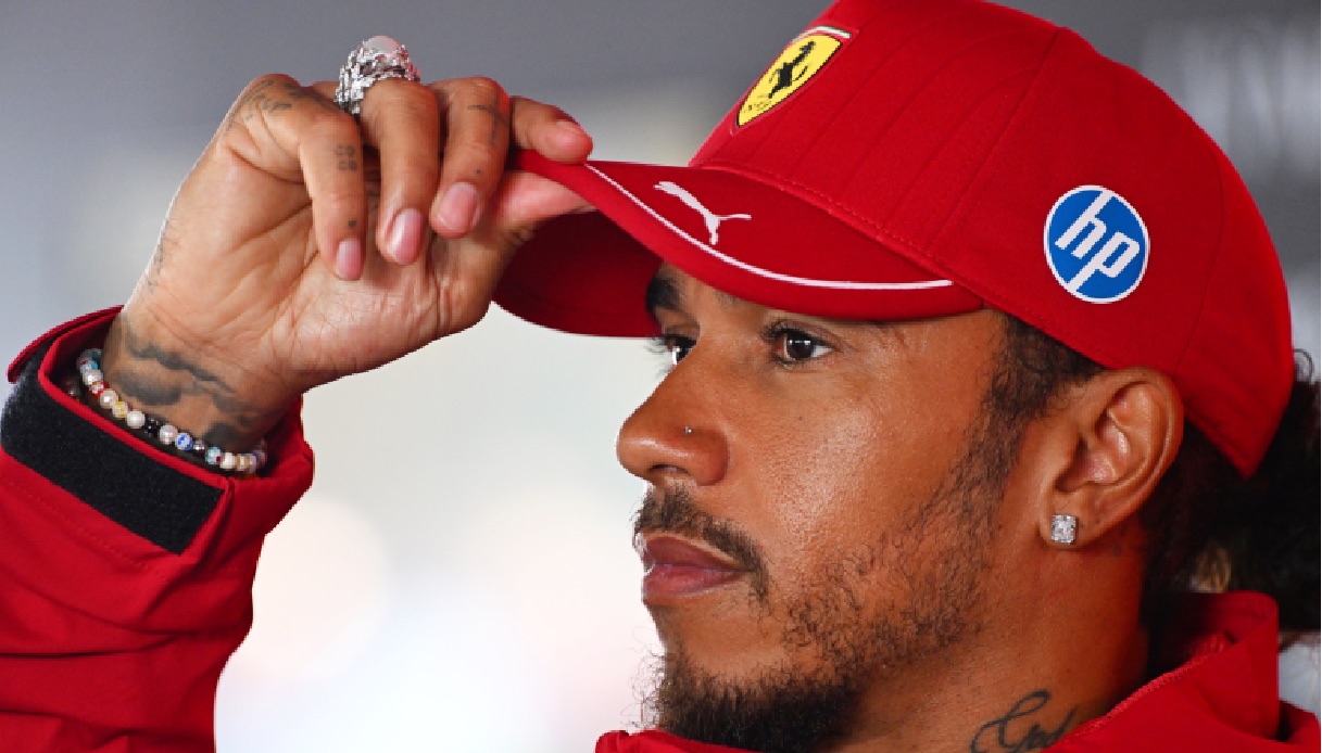 Hamilton scorda i dossier e si avvicina al team