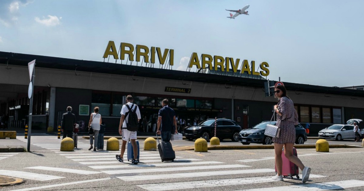 Spia su vaccini Covid e governo Usa: un arresto a Malpensa