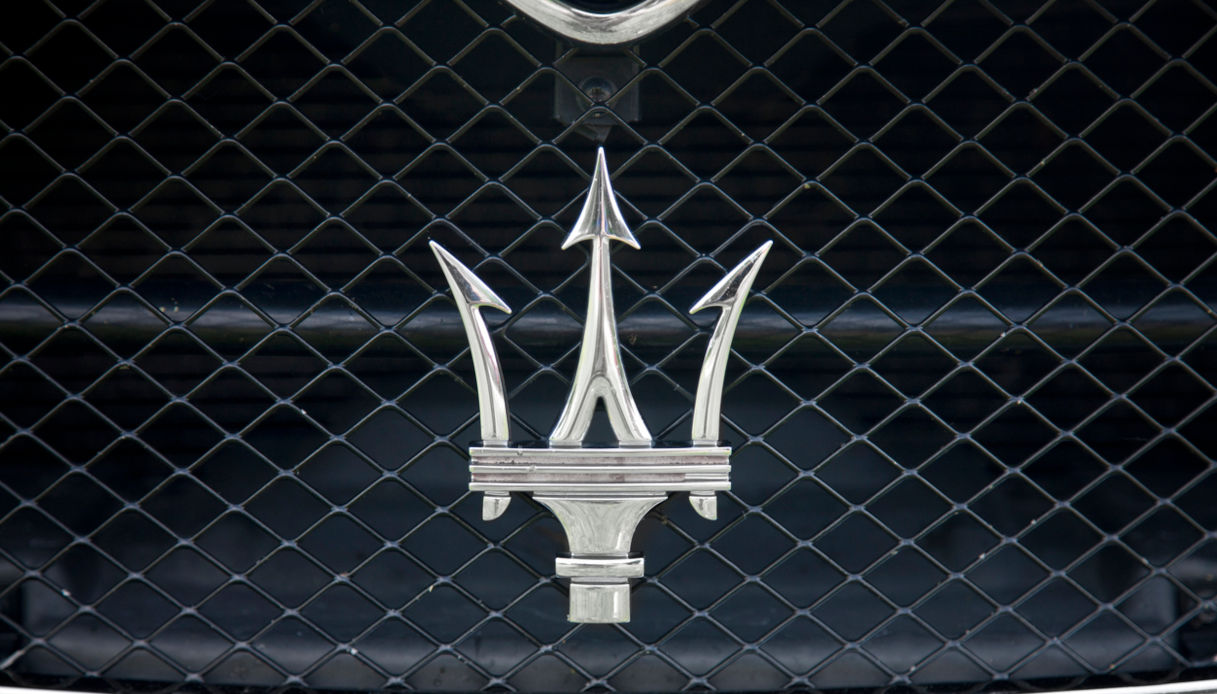 Maserati in crisi, vendite crollate e futuro incerto per il Tridente di Stellantis
