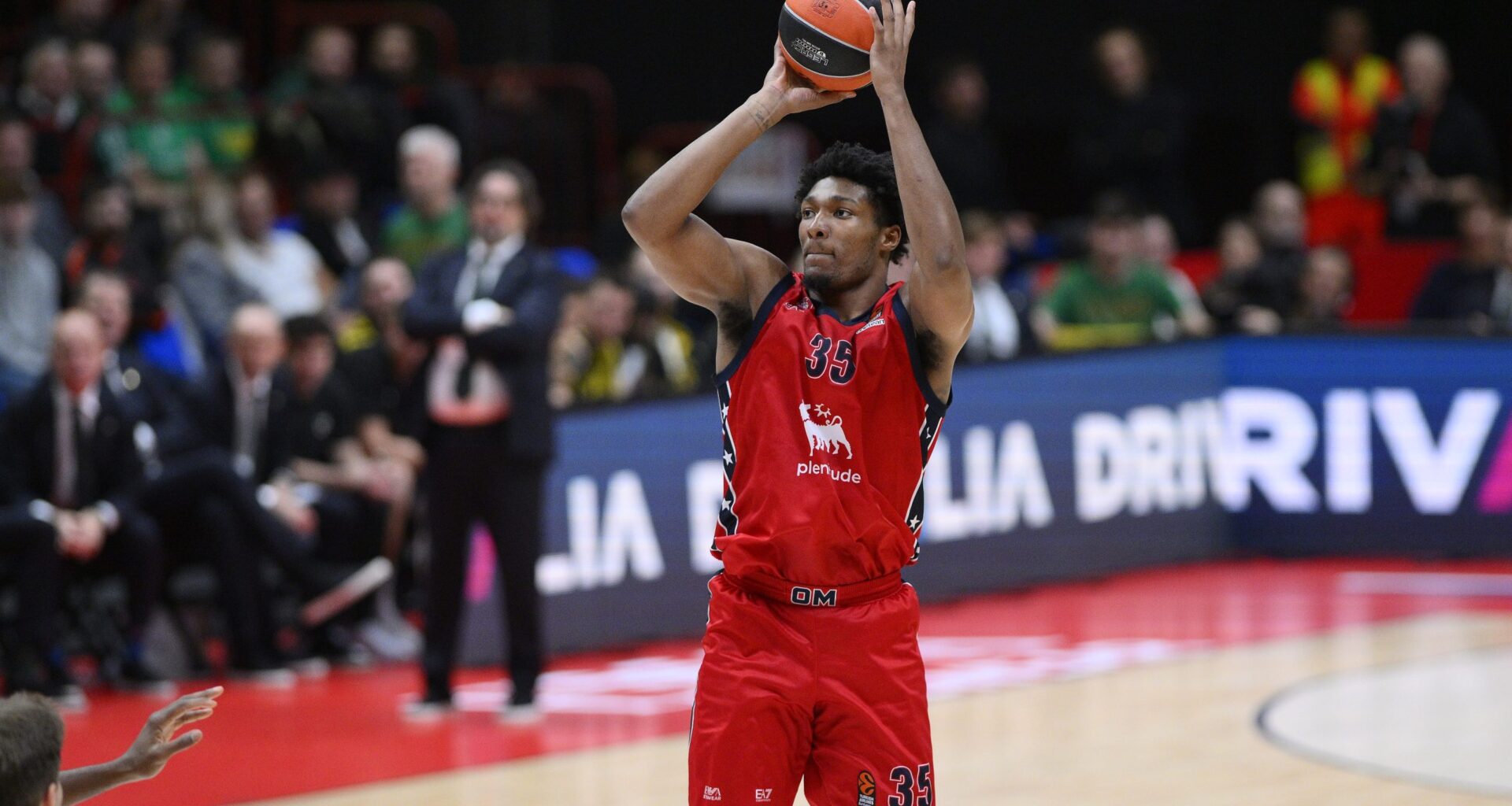 David McCormack ingaggiato per un mese