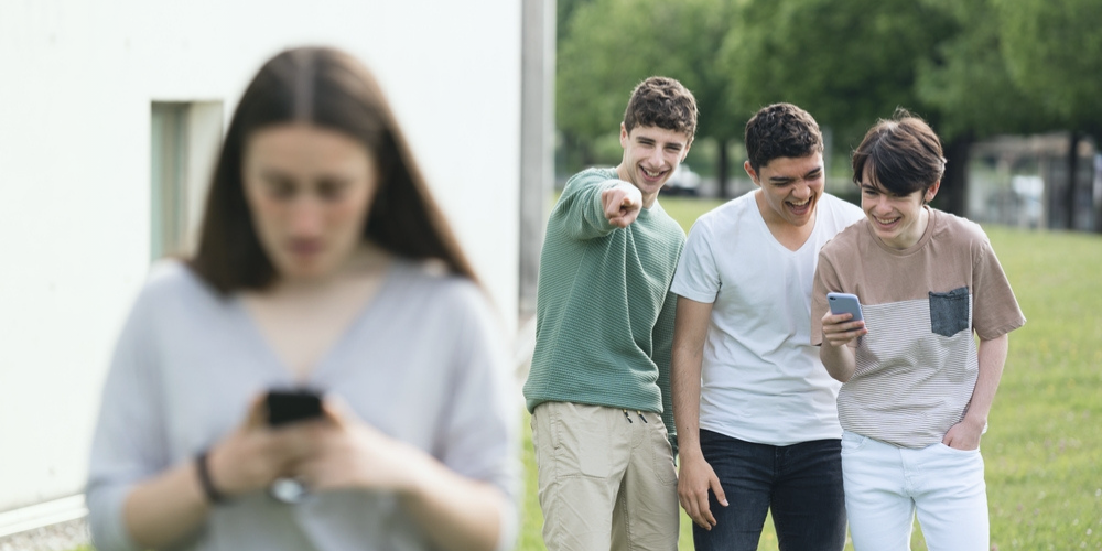 Abusi verbali sui bambini devastanti quanto quelli fisici: ricerca su 20mila adulti rivela conseguenze identiche sulla salute mentale per tutta la vita