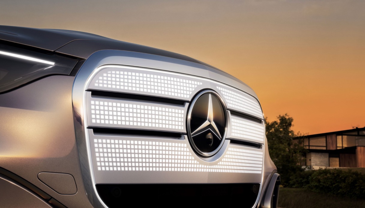 Il volto della nuova Mercedes-Benz GLC: un futuro illuminato