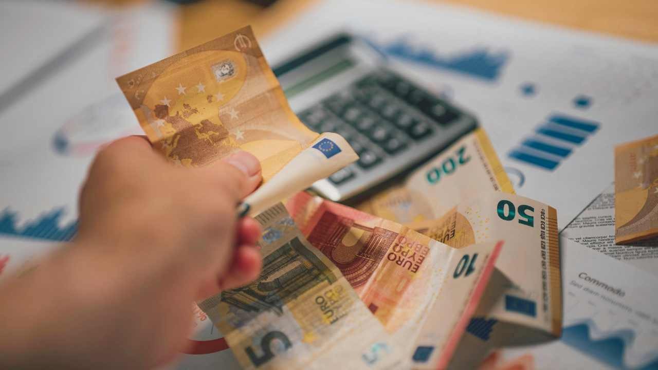 CANONE RAI ANNULLATO: se hai quest'età non devi più pagare | Dal 1° settembre sei libero
