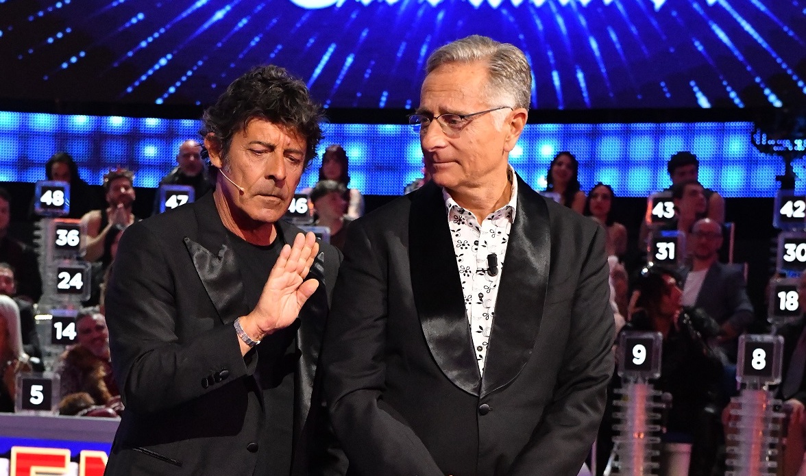 Ascolti TV | Sabato 2 Agosto 2025. Ciao Darwin (15.4%) supera Dalla Strada al Palco (13%)