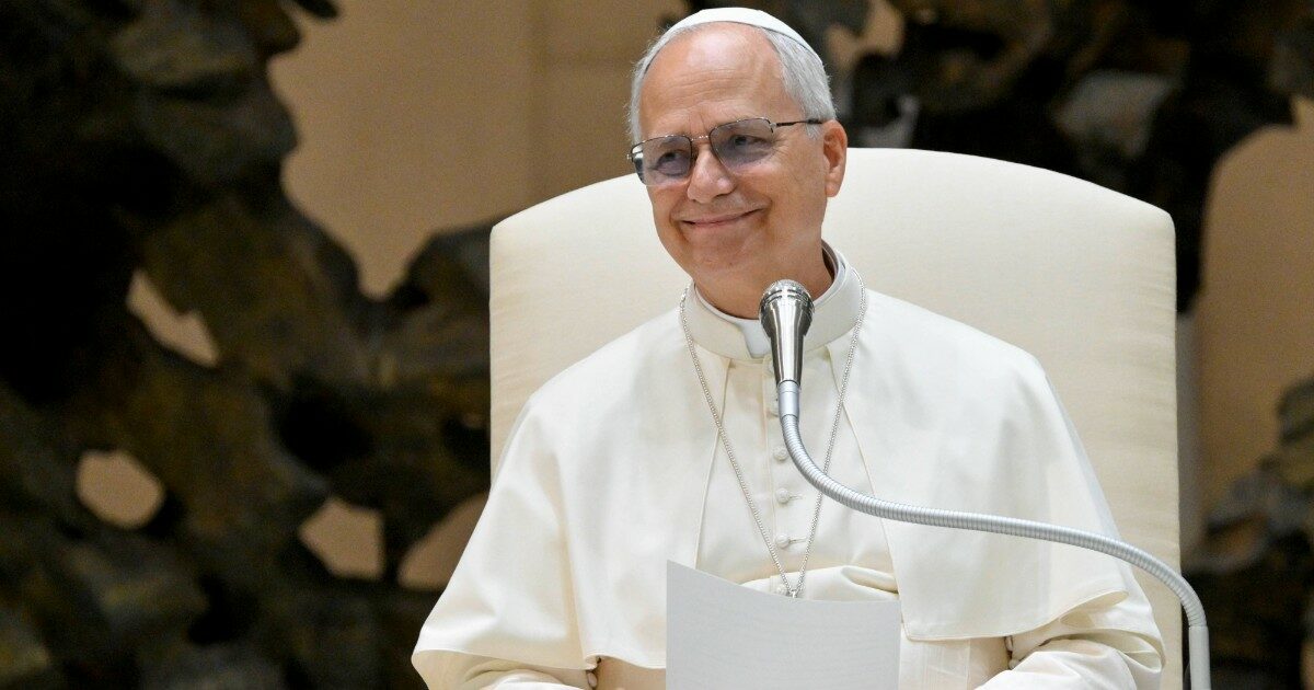 Papa Leone XIV: “Nessuno può costringere i popoli a un esilio forzato, hanno diritto di vivere nelle… - Il Fatto Quotidiano
