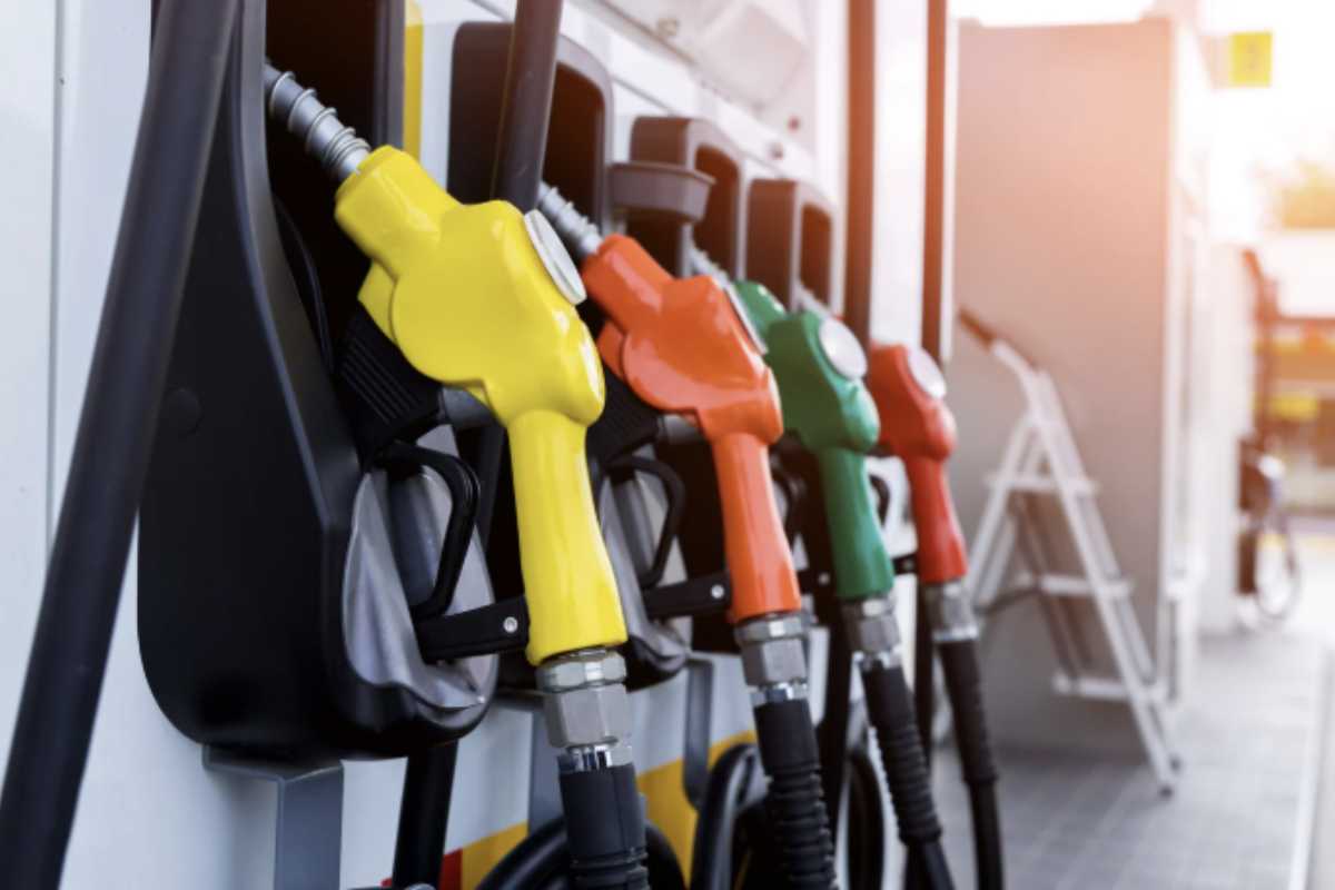 Benzina quasi regalata, solo qui la trovi a 1,38€ al litro: fare il pieno non sarà più un problema