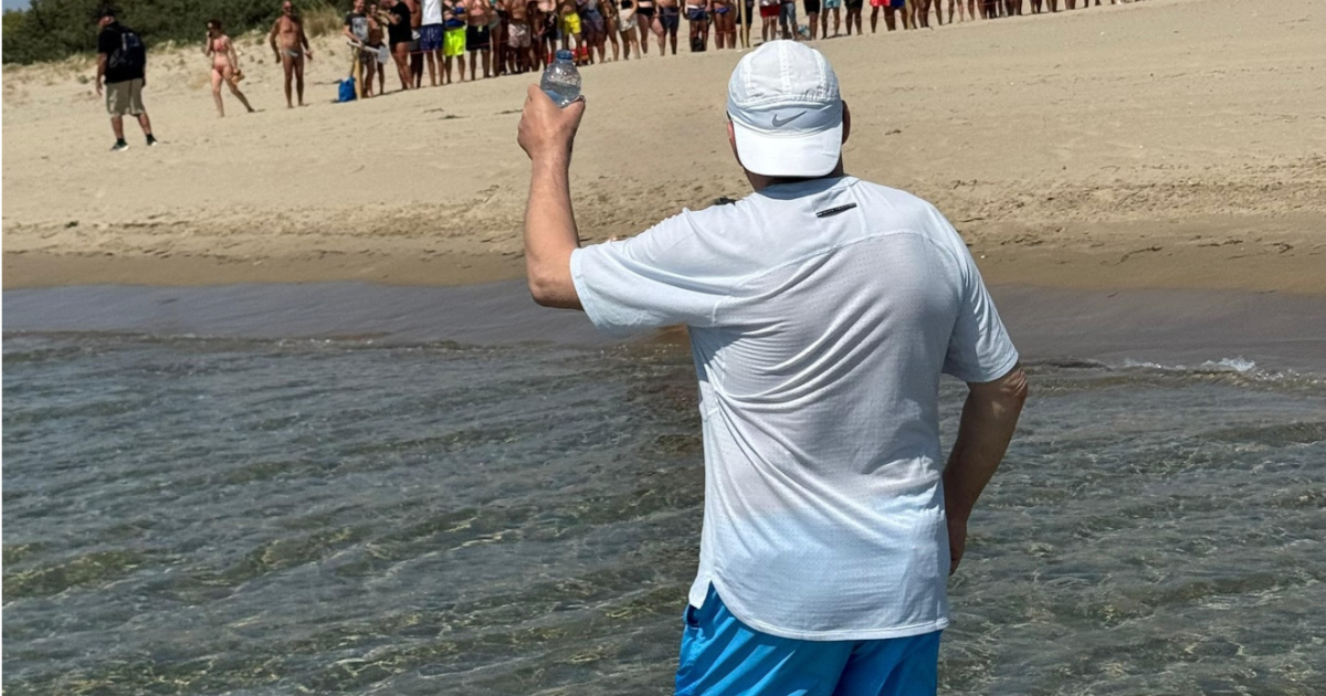 Vasco Rossi, cosa succede... in spiaggia? L'incredibile vacanza del Komandante - Foto 1 di 5 - Torino Cronaca