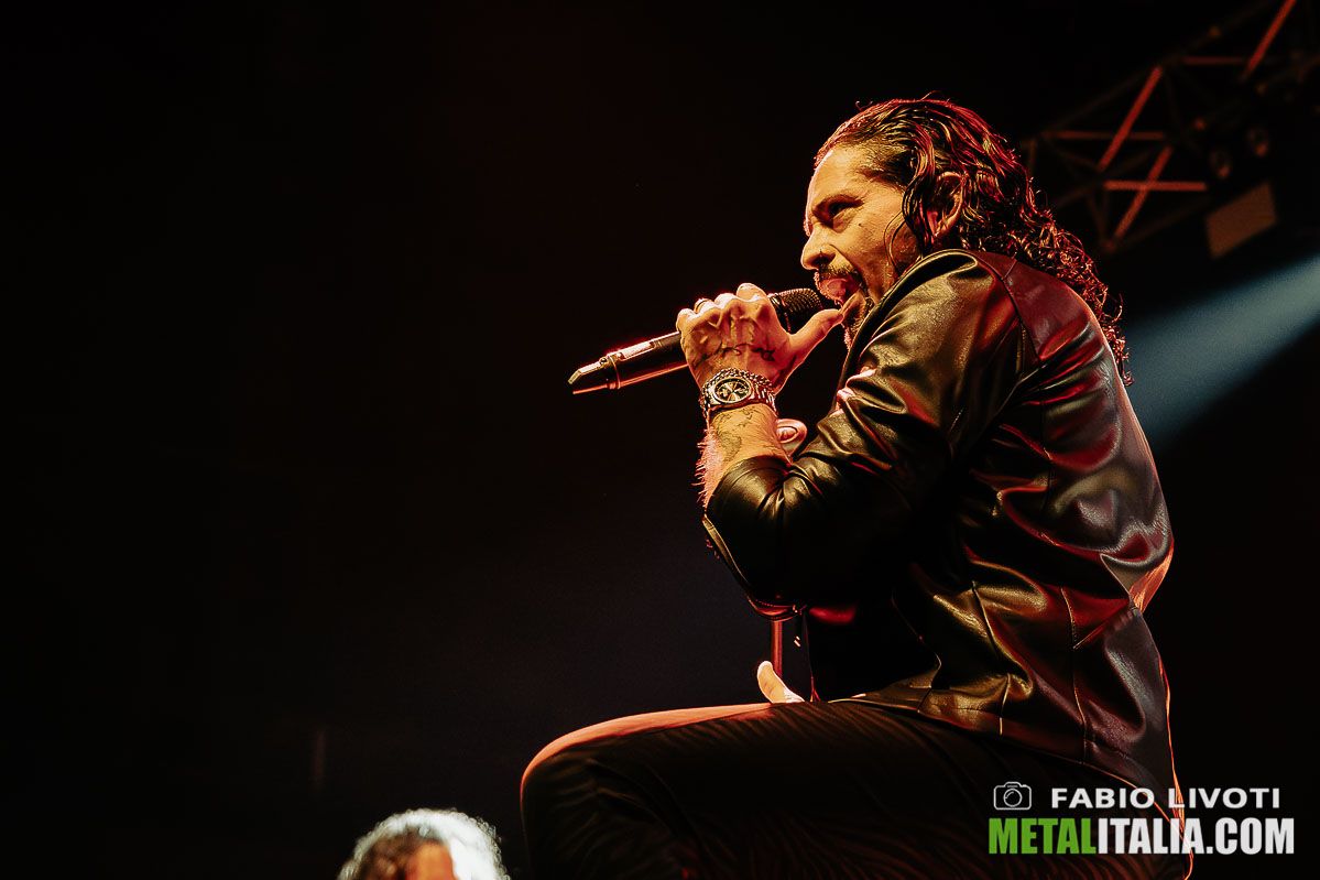 dettagli e primo singolo del nuovo album "Backbone"