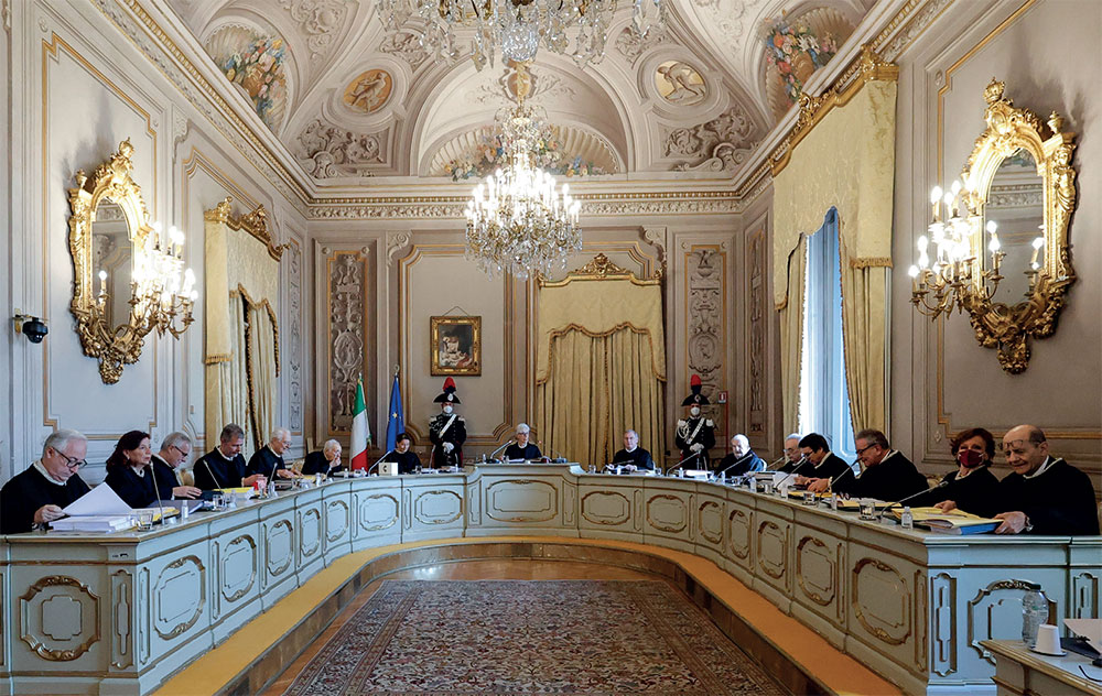 Fine vita, la Consulta introduce il diritto a morire?